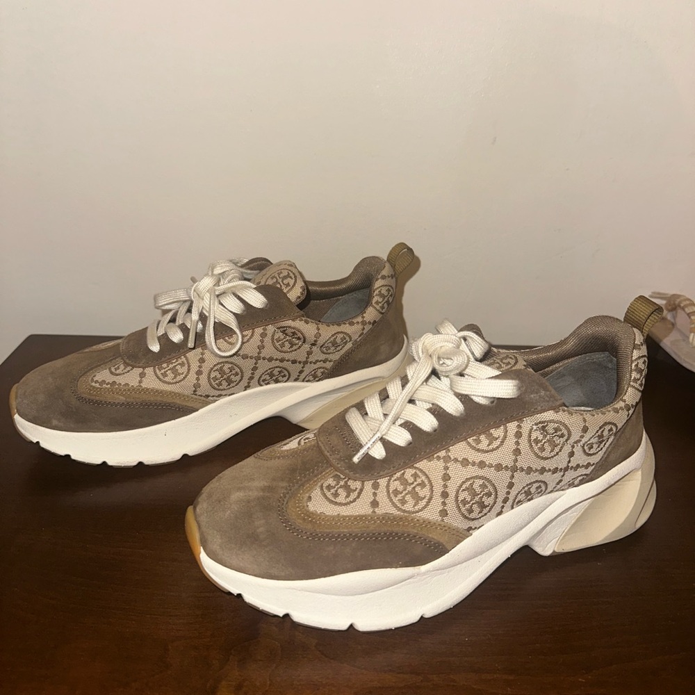 Worn once Tory Burch Sneakers Size 9